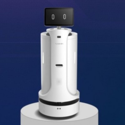 小紳——酒店消毒機器人